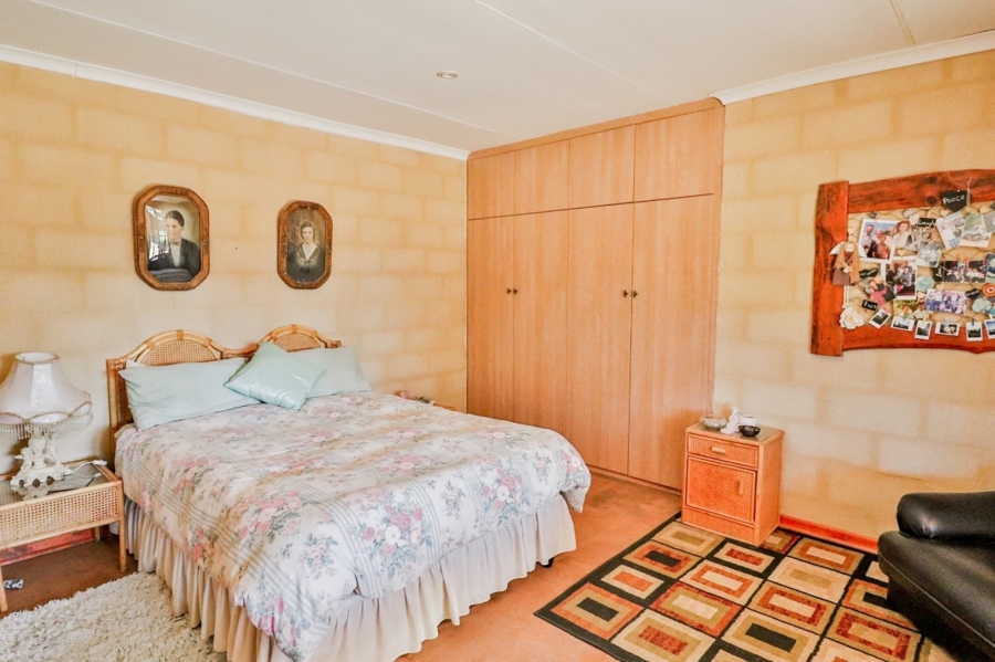 3 Bedroom Property for Sale in Hooikraal Western Cape